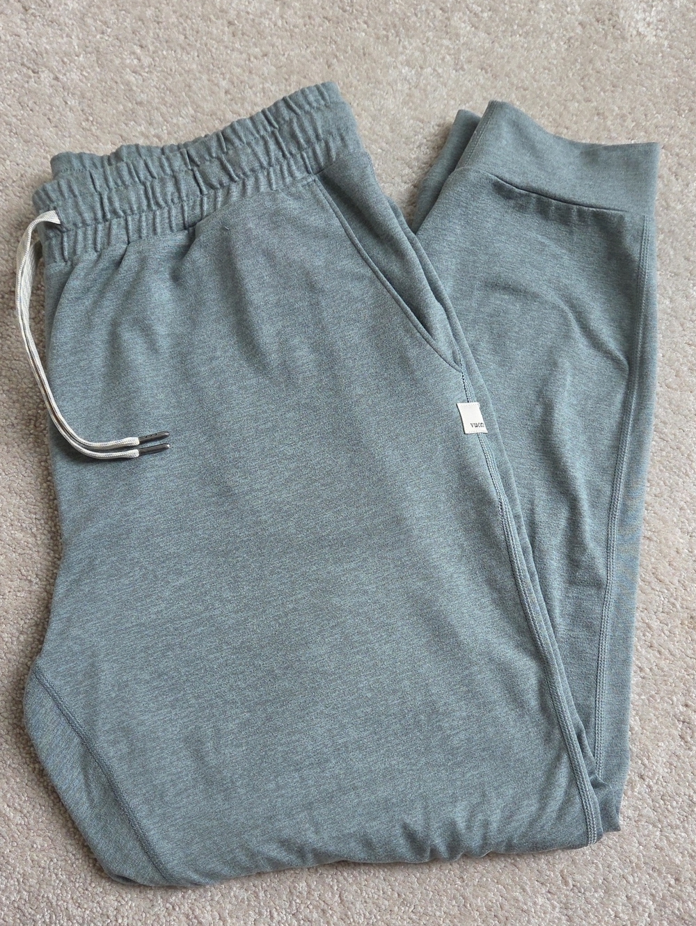 Vuori Womans Sage Green Permormance Jogger Sweatpants